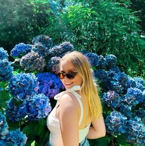 Meet your Posher, Ella